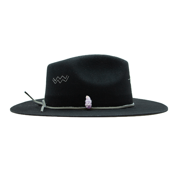 Tuluminati Hats ACUARIO Sombrero Hecho A Mano Lana Plana Detalles Bordados Metalicos Gamuza Cuarzo Blanco Unisex Hombre Mujer Tulum Mexico Playa Pueblo Magico Moda Elegante Verano Fiesta Diseñador Cowboy Estilo Unico Edicion Limitada Artesanal Mexicana.