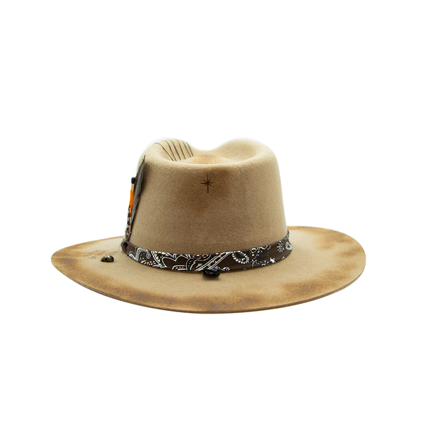 Tuluminati Hats | AKUMAL II | Sombrero Hecho A Mano Lana Plana Detalles Bordados Metalicos Gamuza Unisex Hombre Mujer Tulum Mexico Playa Pueblo Magico Moda Elegante Verano Fiesta Diseñador Cowboy Estilo Unico Edicion Limitada Artesanal Mexicana.