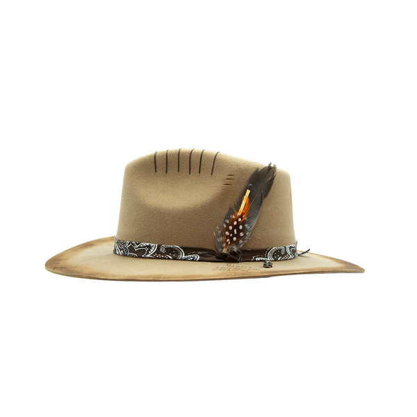 Tuluminati Hats | AKUMAL II | Sombrero Hecho A Mano Lana Plana Detalles Bordados Metalicos Gamuza Unisex Hombre Mujer Tulum Mexico Playa Pueblo Magico Moda Elegante Verano Fiesta Diseñador Cowboy Estilo Unico Edicion Limitada Artesanal Mexicana.