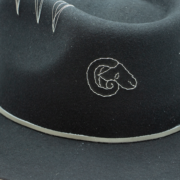 Tuluminati Hats | ARIES | Sombrero Hecho A Mano Lana Plana Detalles Bordados Unicos Cuarzo Blanco Unisex Hombre Mujer Tulum Mexico Playa Pueblo Magico Moda Elegante Verano Fiesta Diseñador Cowboy Estilo Unico Edicion Limitada Artesanal Mexicana.