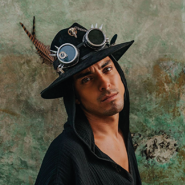 Tuluminati Hats | BURNING MAN | Sombrero Hecho A Mano Lana Googles Plumas Faisan Avestruz Aplicacion Buhos Color Oro Plata Pines Cadena Detalles Bordados Gamuza Unisex Hombre Mujer Tulum Mexico Playa Pueblo Magico Moda Elegante Verano Fiesta Diseñador Cowboy Estilo Unico Edicion Limitada Outfit Artesanal Mexicana Bohemio Alta Calidad.
