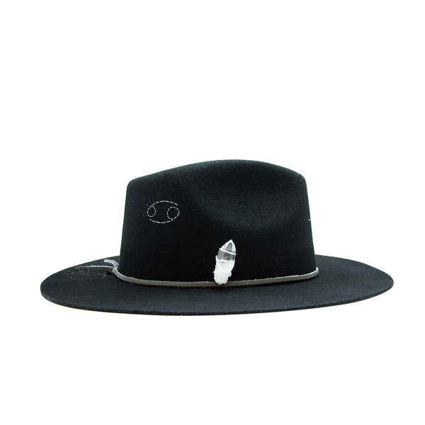 Tuluminati Hats | CANCER | Sombrero Hecho A Mano Lana Plana Detalles Metalicos Bordados Unicos Cuarzo Blanco Gamuza Unisex Hombre Mujer Tulum Mexico Playa Pueblo Magico Moda Elegante Verano Fiesta Diseñador Cowboy Estilo Unico Edicion Limitada Outfit Artesanal Mexicana Bohemio Alta Calidad.