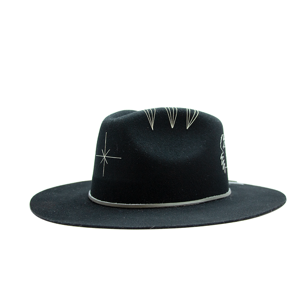 Tuluminati Hats | CANCER | Sombrero Hecho A Mano Lana Plana Detalles Metalicos Bordados Unicos Cuarzo Blanco Gamuza Unisex Hombre Mujer Tulum Mexico Playa Pueblo Magico Moda Elegante Verano Fiesta Diseñador Cowboy Estilo Unico Edicion Limitada Outfit Artesanal Mexicana Bohemio Alta Calidad.