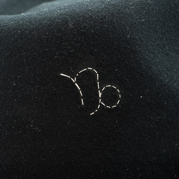 Tuluminati Hats | CAPRICORNIO | Sombrero Hecho A Mano Lana Plana Detalles Bordados Unicos Cuarzo Blanco Metalicos Gamuza Unisex Hombre Mujer Tulum Mexico Playa Pueblo Magico Moda Elegante Verano Fiesta Diseñador Cowboy Estilo Unico Edicion Limitada Outfit Artesanal Mexicana Bohemio Alta Calidad.