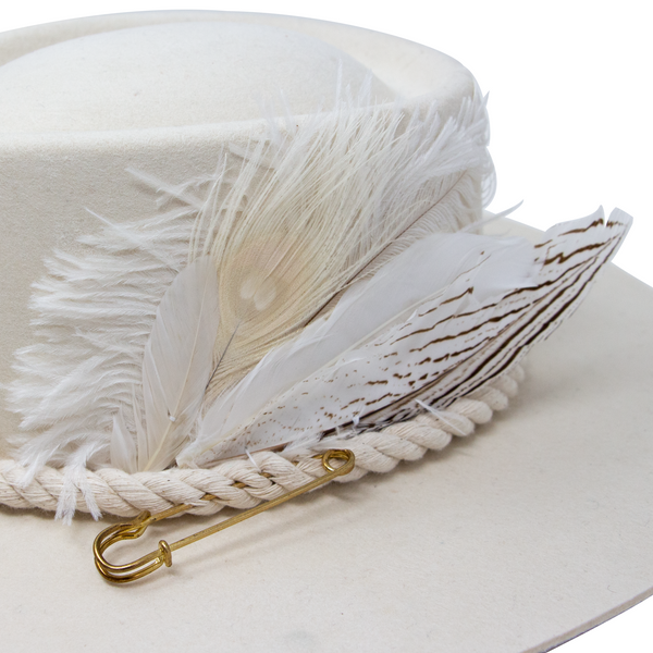 Tuluminati Hats | CHIKIN II | Sombrero Hecho A Mano Lana Blanco con Cuerda Algodon Toques Bordados Plumas Blancas Pavo Real Avestruz Ganso Faisan Plateado Pin Dorado Detalles Bordados Chaquira Huichol Unisex Hombre Mujer Tulum Mexico Playa Pueblo Magico Moda Elegante Verano Fiesta Diseñador Cowboy Estilo Unico Edicion Limitada Outfit Artesanal Mexicana Bohemio Alta Calidad.