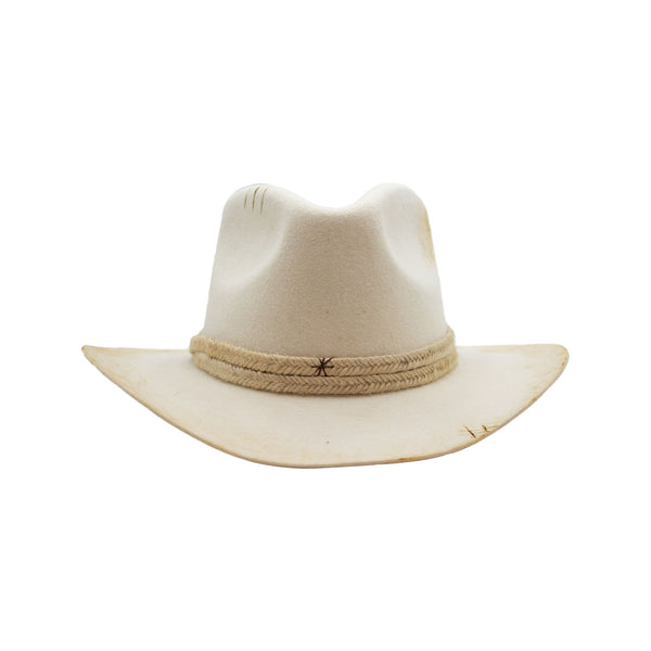 Tuluminati Hats | AMADIS II | Sombrero Hecho A Mano Tira Trenzada de Yute Detalles Bordados Metalicos Plumas Unisex Hombre Mujer Tulum Mexico Playa Pueblo Magico Moda Elegante Verano Fiesta Diseñador Cowboy Estilo Unico Edicion Limitada Artesanal Mexicana.