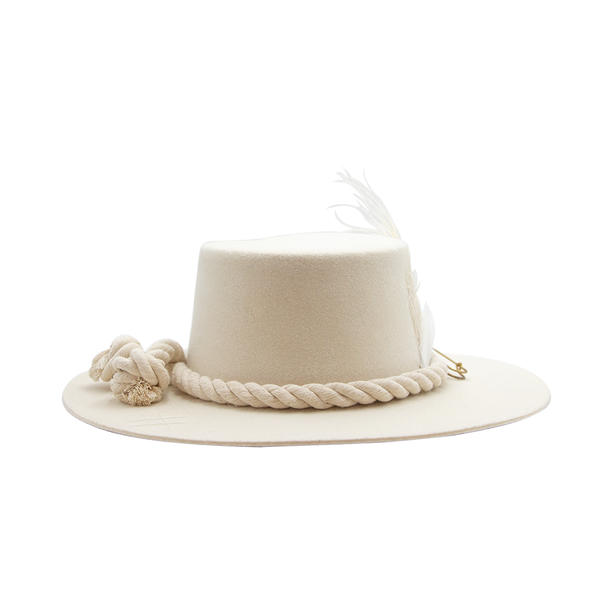 Tuluminati Hats | CHIKIN II | Sombrero Hecho A Mano Lana Blanco con Cuerda Algodon Toques Bordados Plumas Blancas Pavo Real Avestruz Ganso Faisan Plateado Pin Dorado Detalles Bordados Chaquira Huichol Unisex Hombre Mujer Tulum Mexico Playa Pueblo Magico Moda Elegante Verano Fiesta Diseñador Cowboy Estilo Unico Edicion Limitada Outfit Artesanal Mexicana Bohemio Alta Calidad.