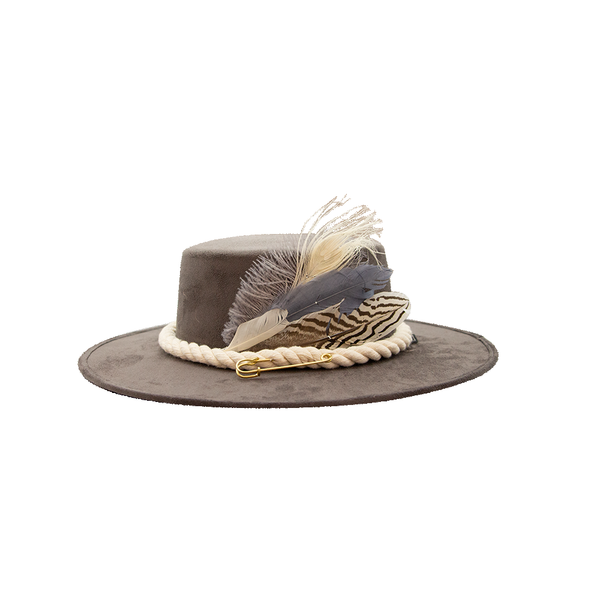 Tuluminati Hats | CHIKIN II | Sombrero Hecho A Mano Lana Blanco con Cuerda Algodon Toques Bordados Plumas Blancas Pavo Real Avestruz Ganso Faisan Plateado Pin Dorado Detalles Bordados Chaquira Huichol Unisex Hombre Mujer Tulum Mexico Playa Pueblo Magico Moda Elegante Verano Fiesta Diseñador Cowboy Estilo Unico Edicion Limitada Outfit Artesanal Mexicana Bohemio Alta Calidad.