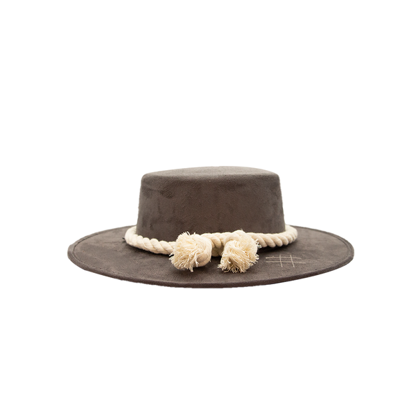 Tuluminati Hats | CHIKIN II | Sombrero Hecho A Mano Lana Blanco con Cuerda Algodon Toques Bordados Plumas Blancas Pavo Real Avestruz Ganso Faisan Plateado Pin Dorado Detalles Bordados Chaquira Huichol Unisex Hombre Mujer Tulum Mexico Playa Pueblo Magico Moda Elegante Verano Fiesta Diseñador Cowboy Estilo Unico Edicion Limitada Outfit Artesanal Mexicana Bohemio Alta Calidad.