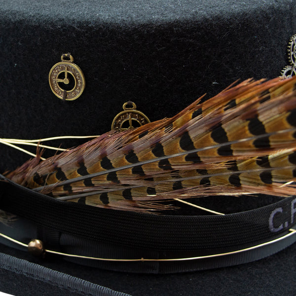 Tuluminati Hats | BURNING MAN BOMBIN | Sombrero Hecho A Mano Lana Googles Plumas Faisan Engranes Flechas Relojes Alas Color Bronce Detalles Bordados Unisex Hombre Mujer Tulum Mexico Playa Pueblo Magico Moda Elegante Verano Fiesta Diseñador Cowboy Estilo Unico Edicion Limitada Outfit Artesanal Mexicana Bohemio Alta Calidad.