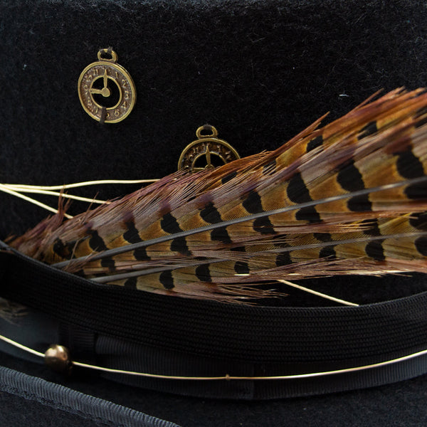 Tuluminati Hats | BURNING MAN BOMBIN | Sombrero Hecho A Mano Lana Googles Plumas Faisan Engranes Flechas Relojes Alas Color Bronce Detalles Bordados Unisex Hombre Mujer Tulum Mexico Playa Pueblo Magico Moda Elegante Verano Fiesta Diseñador Cowboy Estilo Unico Edicion Limitada Outfit Artesanal Mexicana Bohemio Alta Calidad.