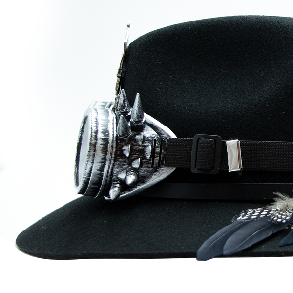 Tuluminati Hats | BURNING MAN | Sombrero Hecho A Mano Lana Googles Plumas Faisan Avestruz Aplicacion Buhos Color Oro Plata Pines Cadena Detalles Bordados Gamuza Unisex Hombre Mujer Tulum Mexico Playa Pueblo Magico Moda Elegante Verano Fiesta Diseñador Cowboy Estilo Unico Edicion Limitada Outfit Artesanal Mexicana Bohemio Alta Calidad.