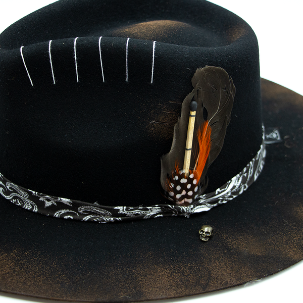 Tuluminati Hats | AKUMAL II | Sombrero Hecho A Mano Lana Plana Detalles Bordados Metalicos Gamuza Unisex Hombre Mujer Tulum Mexico Playa Pueblo Magico Moda Elegante Verano Fiesta Diseñador Cowboy Estilo Unico Edicion Limitada Artesanal Mexicana.