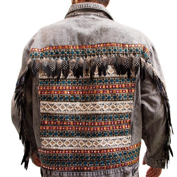 Tuluminati Hats | CHICHEN ITZA | Chamarra de Mezclilla Color Negro con Aplicaciones Listones Bordados Cadena Plumas Artesanal Unisex Hombre Mujer Tulum Mexico Playa Pueblo Magico Moda Elegante Verano Fiesta Diseñador Cowboy Estilo Unico Edicion Limitada Outfit Mexicana Bohemio Alta Calidad.