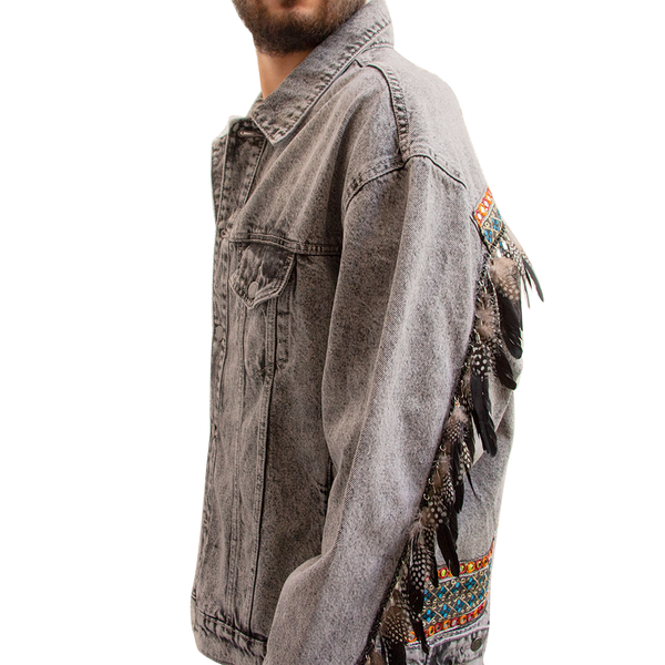 Tuluminati Hats | CHICHEN ITZA | Chamarra de Mezclilla Color Negro con Aplicaciones Listones Bordados Cadena Plumas Artesanal Unisex Hombre Mujer Tulum Mexico Playa Pueblo Magico Moda Elegante Verano Fiesta Diseñador Cowboy Estilo Unico Edicion Limitada Outfit Mexicana Bohemio Alta Calidad.