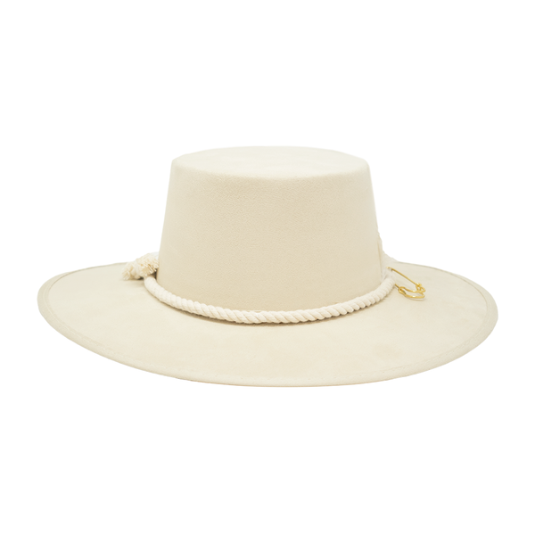 Tuluminati Hats | CHIKIN II | Sombrero Hecho A Mano Lana Blanco con Cuerda Algodon Toques Bordados Plumas Blancas Pavo Real Avestruz Ganso Faisan Plateado Pin Dorado Detalles Bordados Chaquira Huichol Unisex Hombre Mujer Tulum Mexico Playa Pueblo Magico Moda Elegante Verano Fiesta Diseñador Cowboy Estilo Unico Edicion Limitada Outfit Artesanal Mexicana Bohemio Alta Calidad.