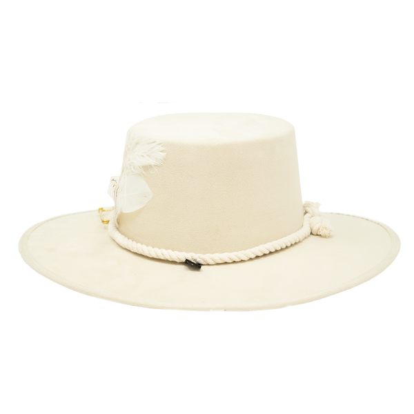 Tuluminati Hats | CHIKIN II | Sombrero Hecho A Mano Lana Blanco con Cuerda Algodon Toques Bordados Plumas Blancas Pavo Real Avestruz Ganso Faisan Plateado Pin Dorado Detalles Bordados Chaquira Huichol Unisex Hombre Mujer Tulum Mexico Playa Pueblo Magico Moda Elegante Verano Fiesta Diseñador Cowboy Estilo Unico Edicion Limitada Outfit Artesanal Mexicana Bohemio Alta Calidad.