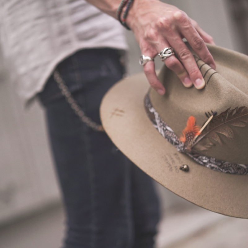 Tuluminati Hats | AKUMAL | Sombrero Hecho A Mano Lana Paliacate Cafe Frase Escrita Plumas Gallo Pava Coquen Detalles Bordados Unisex Hombre Mujer Tulum Mexico Playa Pueblo Magico Moda Elegante Verano Fiesta Diseñador Cowboy Estilo Unico Edicion Limitada Artesanal Mexicana.