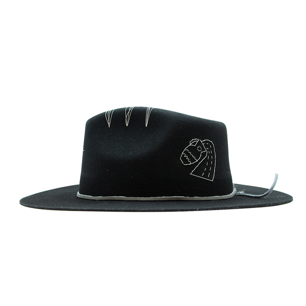 Tuluminati Hats ACUARIO Sombrero Hecho A Mano Lana Plana Detalles Bordados Metalicos Gamuza Cuarzo Blanco Unisex Hombre Mujer Tulum Mexico Playa Pueblo Magico Moda Elegante Verano Fiesta Diseñador Cowboy Estilo Unico Edicion Limitada Artesanal Mexicana.