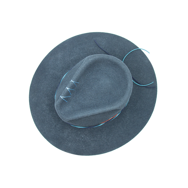 Tuluminati Hats | BARCO | Sombrero Hecho A Mano Lana Plana Detalles Bordados Gamuza Unisex Hombre Mujer Tulum Mexico Playa Pueblo Magico Moda Elegante Verano Fiesta Diseñador Cowboy Estilo Unico Edicion Limitada Artesanal Mexicana.