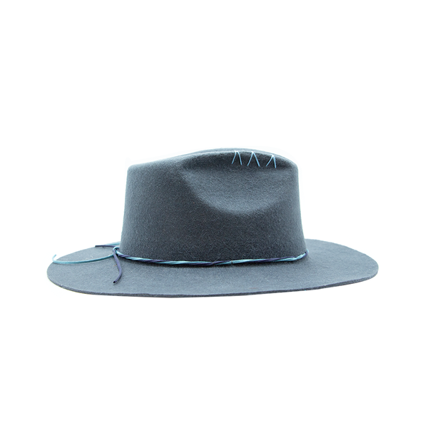 Tuluminati Hats | BARCO | Sombrero Hecho A Mano Lana Plana Detalles Bordados Gamuza Unisex Hombre Mujer Tulum Mexico Playa Pueblo Magico Moda Elegante Verano Fiesta Diseñador Cowboy Estilo Unico Edicion Limitada Artesanal Mexicana.