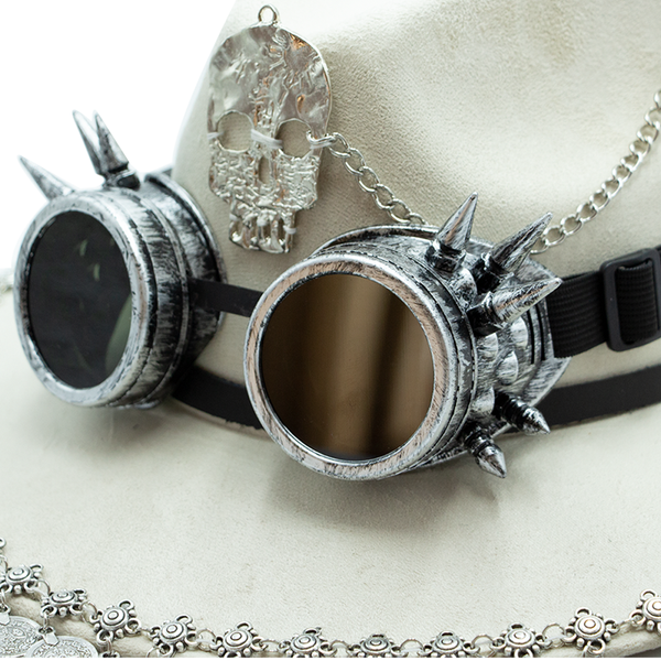 Tuluminati Hats | BURNING MAN | Sombrero Hecho A Mano Lana Googles Plumas Faisan Avestruz Aplicacion Buhos Color Oro Plata Cadena Plumas Negras Detalles Bordados Unisex Hombre Mujer Tulum Mexico Playa Pueblo Magico Moda Elegante Verano Fiesta Diseñador Cowboy Estilo Unico Edicion Limitada Outfit Artesanal Mexicana Bohemio Alta Calidad.