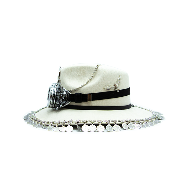 Tuluminati Hats | BURNING MAN | Sombrero Hecho A Mano Lana Googles Plumas Faisan Avestruz Aplicacion Buhos Color Oro Plata Cadena Plumas Negras Detalles Bordados Unisex Hombre Mujer Tulum Mexico Playa Pueblo Magico Moda Elegante Verano Fiesta Diseñador Cowboy Estilo Unico Edicion Limitada Outfit Artesanal Mexicana Bohemio Alta Calidad.