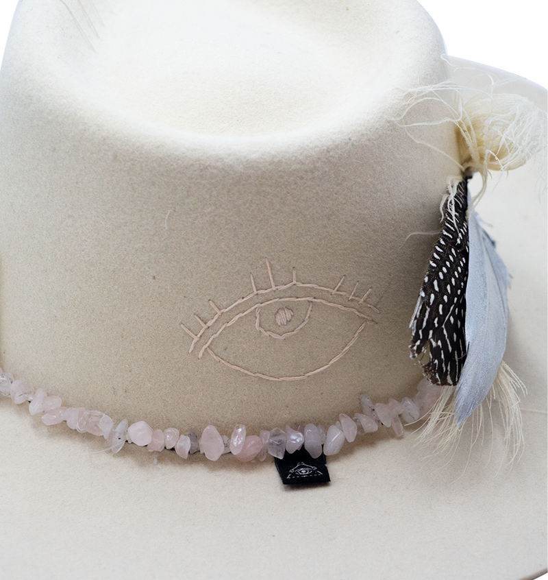 Tuluminati Hats | AMANKAYA I | Sombrero Hecho A Mano Lana Plana Detalles Bordados Metalicos Gamuza Unisex Hombre Mujer Tulum Mexico Playa Pueblo Magico Moda Elegante Verano Fiesta Diseñador Cowboy Estilo Unico Edicion Limitada Artesanal Mexicana.
