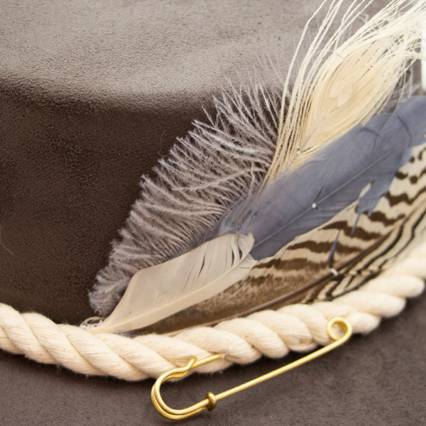  Tuluminati Hats | CHIKIN II | Sombrero Hecho A Mano Lana Blanco con Cuerda Algodon Toques Bordados Plumas Blancas Pavo Real Avestruz Ganso Faisan Plateado Pin Dorado Detalles Bordados Chaquira Huichol Unisex Hombre Mujer Tulum Mexico Playa Pueblo Magico Moda Elegante Verano Fiesta Diseñador Cowboy Estilo Unico Edicion Limitada Outfit Artesanal Mexicana Bohemio Alta Calidad.