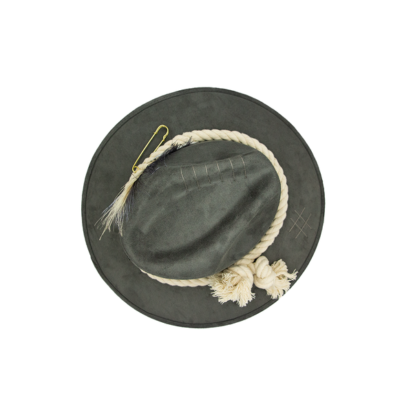Tuluminati Hats | CHIKIN | Sombrero Hecho A Mano Lana Blanco Cuerda Algodon Toques Bordados Plumas Blancas Pavo Real Avestruz Ganso Faisan Plateado Pin Dorado Detalles Bordados Unisex Hombre Mujer Tulum Mexico Playa Pueblo Magico Moda Elegante Verano Fiesta Diseñador Cowboy Estilo Unico Edicion Limitada Outfit Artesanal Mexicana Bohemio Alta Calidad.