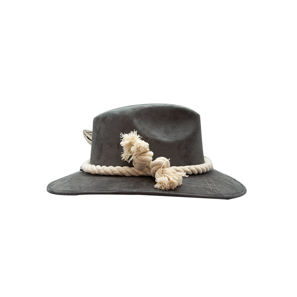 Tuluminati Hats | CHIKIN | Sombrero Hecho A Mano Lana Blanco Cuerda Algodon Toques Bordados Plumas Blancas Pavo Real Avestruz Ganso Faisan Plateado Pin Dorado Detalles Bordados Unisex Hombre Mujer Tulum Mexico Playa Pueblo Magico Moda Elegante Verano Fiesta Diseñador Cowboy Estilo Unico Edicion Limitada Outfit Artesanal Mexicana Bohemio Alta Calidad.