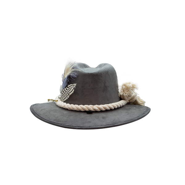 Tuluminati Hats | CHIKIN | Sombrero Hecho A Mano Lana Blanco Cuerda Algodon Toques Bordados Plumas Blancas Pavo Real Avestruz Ganso Faisan Plateado Pin Dorado Detalles Bordados Unisex Hombre Mujer Tulum Mexico Playa Pueblo Magico Moda Elegante Verano Fiesta Diseñador Cowboy Estilo Unico Edicion Limitada Outfit Artesanal Mexicana Bohemio Alta Calidad.