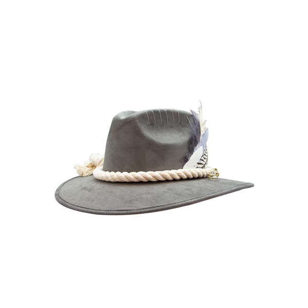 Tuluminati Hats | CHIKIN | Sombrero Hecho A Mano Lana Blanco Cuerda Algodon Toques Bordados Plumas Blancas Pavo Real Avestruz Ganso Faisan Plateado Pin Dorado Detalles Bordados Unisex Hombre Mujer Tulum Mexico Playa Pueblo Magico Moda Elegante Verano Fiesta Diseñador Cowboy Estilo Unico Edicion Limitada Outfit Artesanal Mexicana Bohemio Alta Calidad.