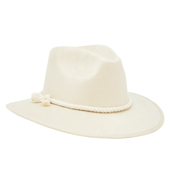 Tuluminati Hats | CHIKIN | Sombrero Hecho A Mano Lana Blanco Cuerda Algodon Toques Bordados Plumas Blancas Pavo Real Avestruz Ganso Faisan Plateado Pin Dorado Detalles Bordados Unisex Hombre Mujer Tulum Mexico Playa Pueblo Magico Moda Elegante Verano Fiesta Diseñador Cowboy Estilo Unico Edicion Limitada Outfit Artesanal Mexicana Bohemio Alta Calidad.