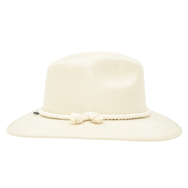 Tuluminati Hats | CHIKIN | Sombrero Hecho A Mano Lana Blanco Cuerda Algodon Toques Bordados Plumas Blancas Pavo Real Avestruz Ganso Faisan Plateado Pin Dorado Detalles Bordados Unisex Hombre Mujer Tulum Mexico Playa Pueblo Magico Moda Elegante Verano Fiesta Diseñador Cowboy Estilo Unico Edicion Limitada Outfit Artesanal Mexicana Bohemio Alta Calidad.