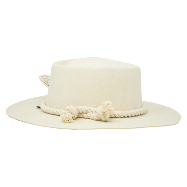  Tuluminati Hats | CHIKIN II | Sombrero Hecho A Mano Lana Blanco con Cuerda Algodon Toques Bordados Plumas Blancas Pavo Real Avestruz Ganso Faisan Plateado Pin Dorado Detalles Bordados Chaquira Huichol Unisex Hombre Mujer Tulum Mexico Playa Pueblo Magico Moda Elegante Verano Fiesta Diseñador Cowboy Estilo Unico Edicion Limitada Outfit Artesanal Mexicana Bohemio Alta Calidad.