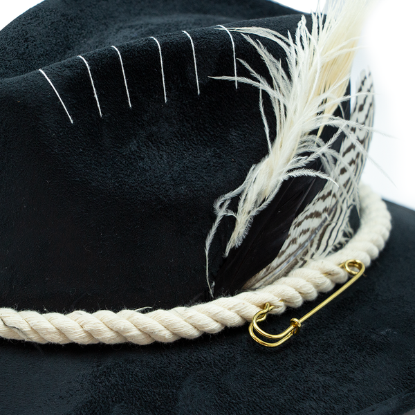 Tuluminati Hats | CHIKIN | Sombrero Hecho A Mano Lana Blanco Cuerda Algodon Toques Bordados Plumas Blancas Pavo Real Avestruz Ganso Faisan Plateado Pin Dorado Detalles Bordados Unisex Hombre Mujer Tulum Mexico Playa Pueblo Magico Moda Elegante Verano Fiesta Diseñador Cowboy Estilo Unico Edicion Limitada Outfit Artesanal Mexicana Bohemio Alta Calidad.
