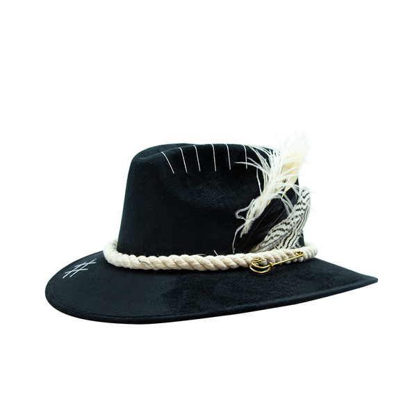 Tuluminati Hats | CHIKIN | Sombrero Hecho A Mano Lana Blanco Cuerda Algodon Toques Bordados Plumas Blancas Pavo Real Avestruz Ganso Faisan Plateado Pin Dorado Detalles Bordados Unisex Hombre Mujer Tulum Mexico Playa Pueblo Magico Moda Elegante Verano Fiesta Diseñador Cowboy Estilo Unico Edicion Limitada Outfit Artesanal Mexicana Bohemio Alta Calidad.