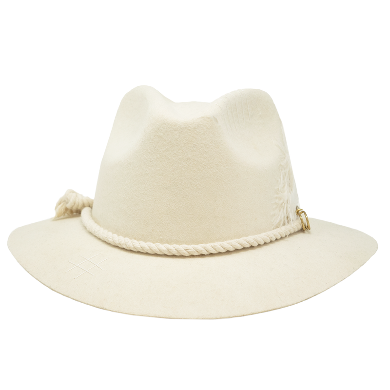 Tuluminati Hats | CHIKIN | Sombrero Hecho A Mano Lana Blanco con Cuerda Algodon Toques Bordados Plumas Blancas Pavo Real Avestruz Ganso Faisan Plateado Pin Dorado Detalles Bordados Chaquira Huichol Unisex Hombre Mujer Tulum Mexico Playa Pueblo Magico Moda Elegante Verano Fiesta Diseñador Cowboy Estilo Unico Edicion Limitada Outfit Artesanal Mexicana Bohemio Alta Calidad.